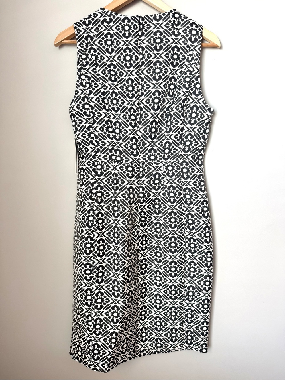 Laundry By Shelli Segal Black and White Sleeveless Geometric Midi Sheath Dress - Picture 3 of 3